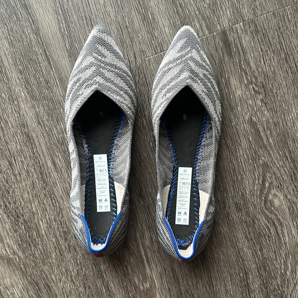 RARE DISCOUNTED Rothy’s Pointed Flats in Tonal Grey Zebra Animal Striped Sz7-1/2 - Picture 3 of 6